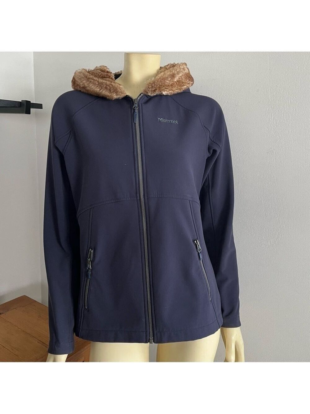 Marmot Woman’s Furlong Navy Faux Fur Lined Hood Soft Shell Warm Jacket M